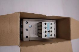NEW SIEMENS 3RT1044-1BB44 CONTACTOR 3RT10441BB44 AC-3 30kw 400v 2NO+2NC
