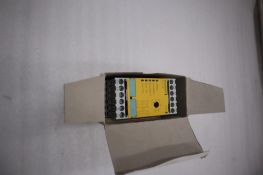 NEW OPEN BOX Siemens 3TK2841-1BB40 Safety Relay 3TK28411BB40