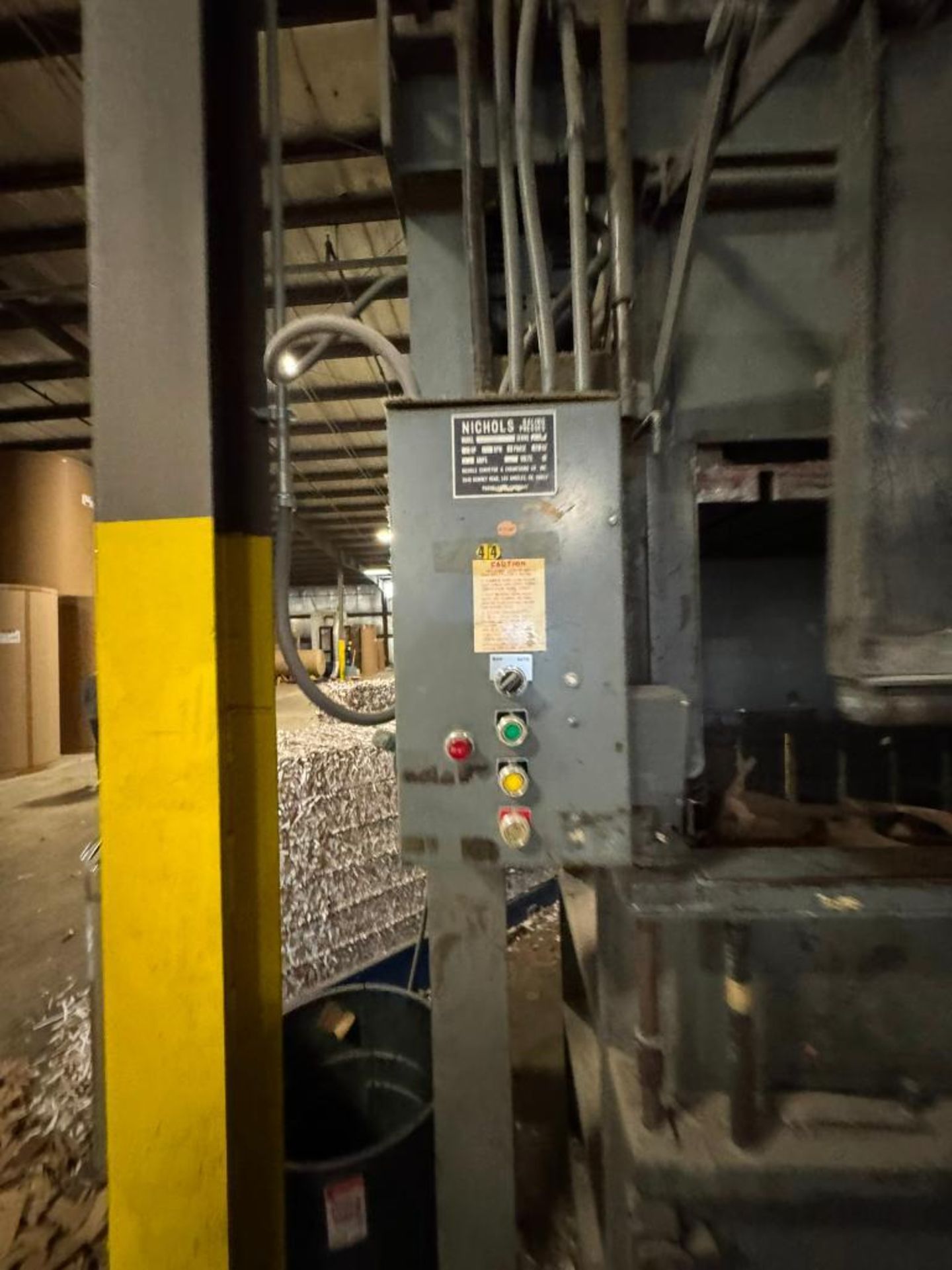 NICHOLS BALING PRESSES VERTICAL BALER - Image 3 of 4