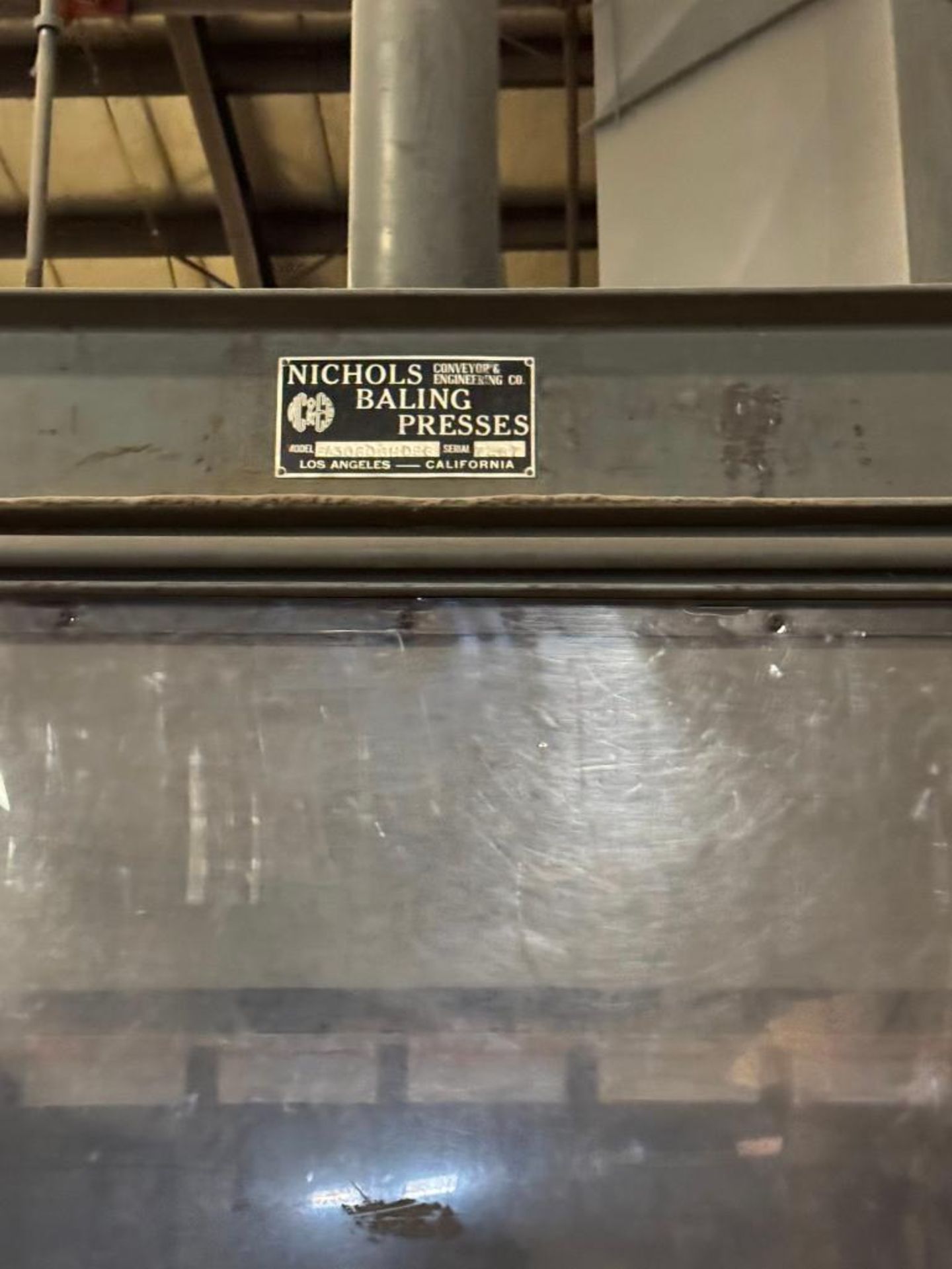 NICHOLS BALING PRESSES VERTICAL BALER - Image 2 of 4