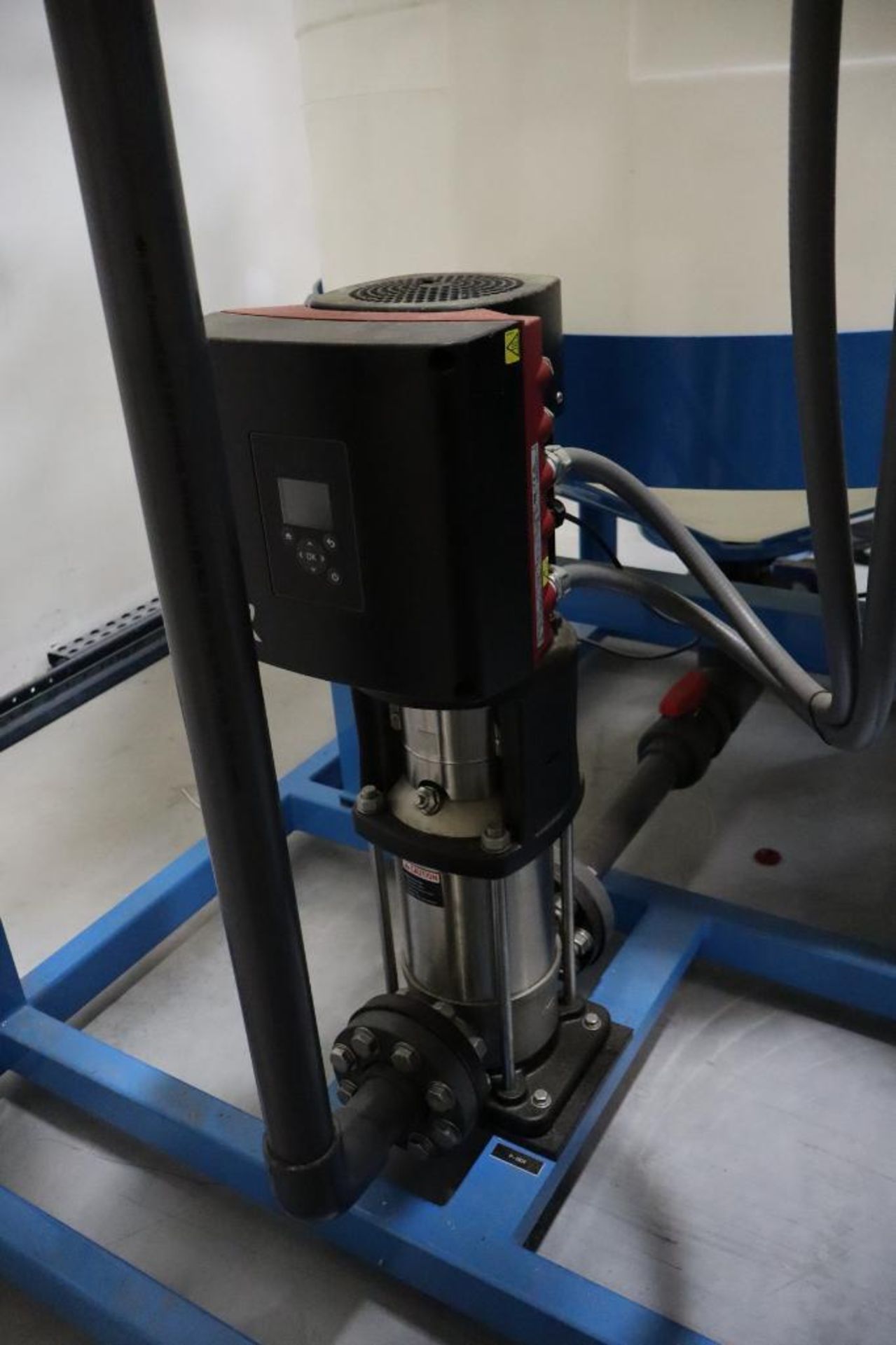 Pureflow Skid Mounted 500 Gallon Poly Tank with Grundfos Vertical Pump - Image 2 of 4