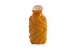 A YELLOW OPAQUE GLASS SNUFF BOTTLE