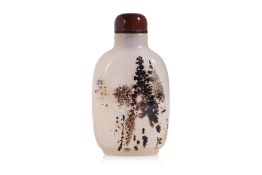 A DENDRITIC AGATE SNUFF BOTTLE