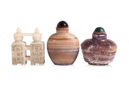 A GROUP OF THREE CARVED HARDSTONE SNUFF BOTTLES