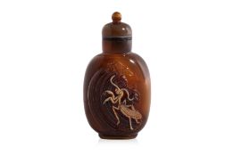 AN AGATE CAMEO 'CRICKET' SNUFF BOTTLE