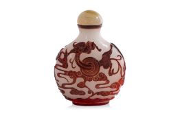 A PURPLE OVERLAY OPAQUE GLASS SNUFF BOTTLE