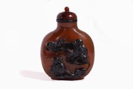 A CARVED AGATE SNUFF BOTTLE
