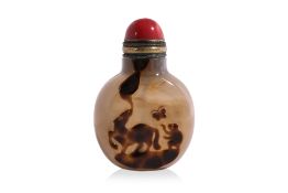 A CARVED AGATE 'MONKEY AND HORSE' SNUFF BOTTLE