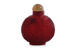 A RUBY RED GLASS BASKET WEAVE SNUFF BOTTLE