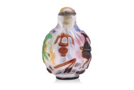 A MULTI-COLOURED OVERLAY AND CLEAR GLASS SNUFF BOTTLE