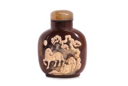 AN INSCRIBED CAMEO AGATE 'HORSES' SNUFF BOTTLE