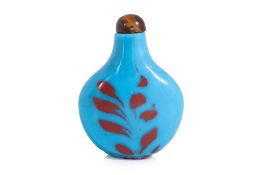 AN OPAQUE BLUE AND RED GLASS SNUFF BOTTLE