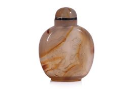 AN AGATE SNUFF BOTTLE