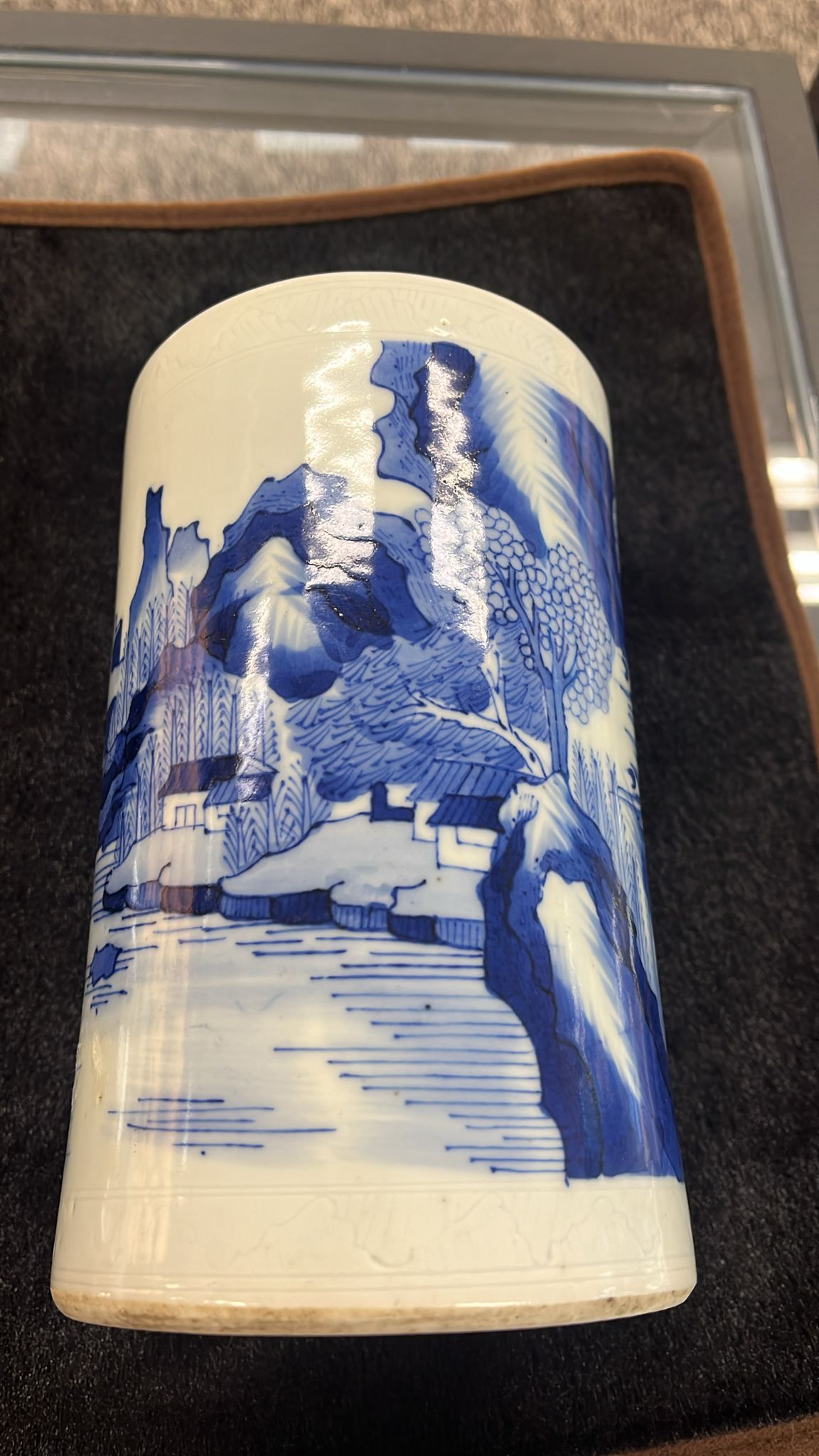 A BLUE AND WHITE PORCELAIN BRUSHPOT - Image 6 of 8