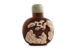 A CAMEO AGATE SNUFF BOTTLE