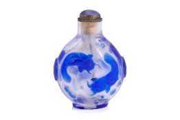 A BLUE OVERLAY AND CLEAR GLASS SNUFF BOTTLE