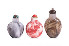 A GROUP OF THREE GLASS SNUFF BOTTLES (3)