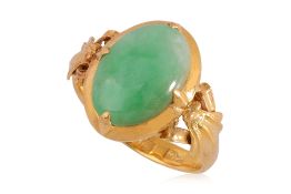 A TYPE A JADEITE AND HIGH KARAT GOLD RING
