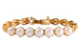 AN AKOYA CULTURED PEARL BRACELET