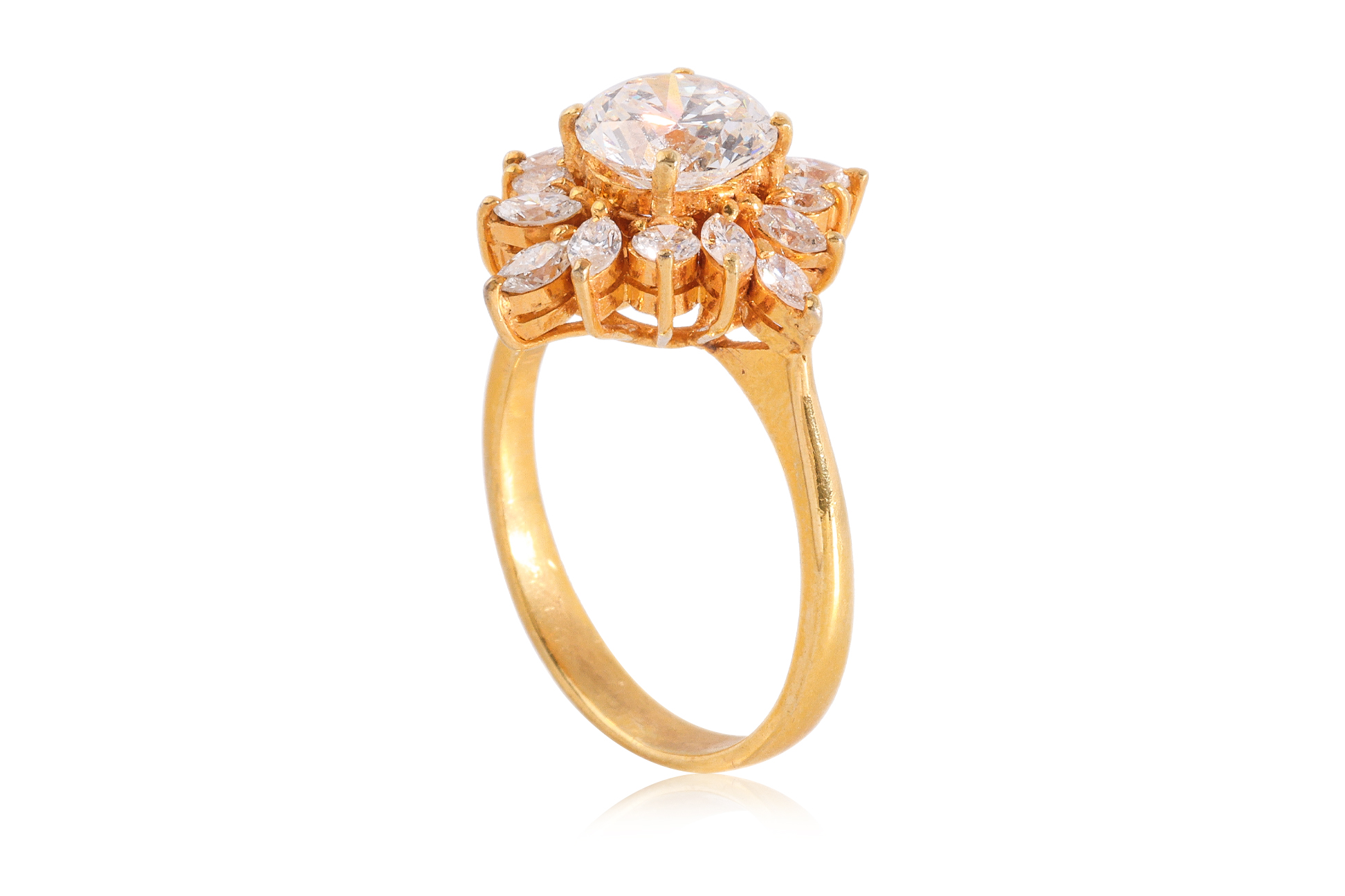 A DIAMOND CLUSTER RING - Image 3 of 4