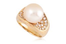 A SOUTH SEA CULTURED PEARL AND DIAMOND RING