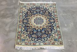 A NAIN DESIGN WOOL RUG (129 x 85cm)