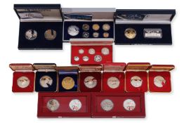 A GROUP OF SINGAPORE SILVER PROOF COINS AND SETS