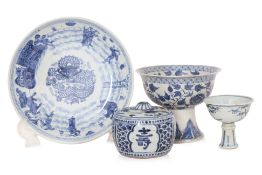 A GROUP OF FOUR BLUE AND WHITE WARES