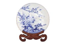 A LARGE JAPANESE BLUE AND WHITE PORCELAIN CHARGER