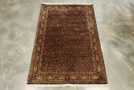 A FOLIATE DESIGN WOOL RUG (196 x 130cm)
