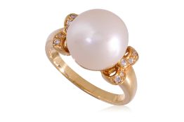 A SOUTH SEA CULTURED PEARL AND DIAMOND RING
