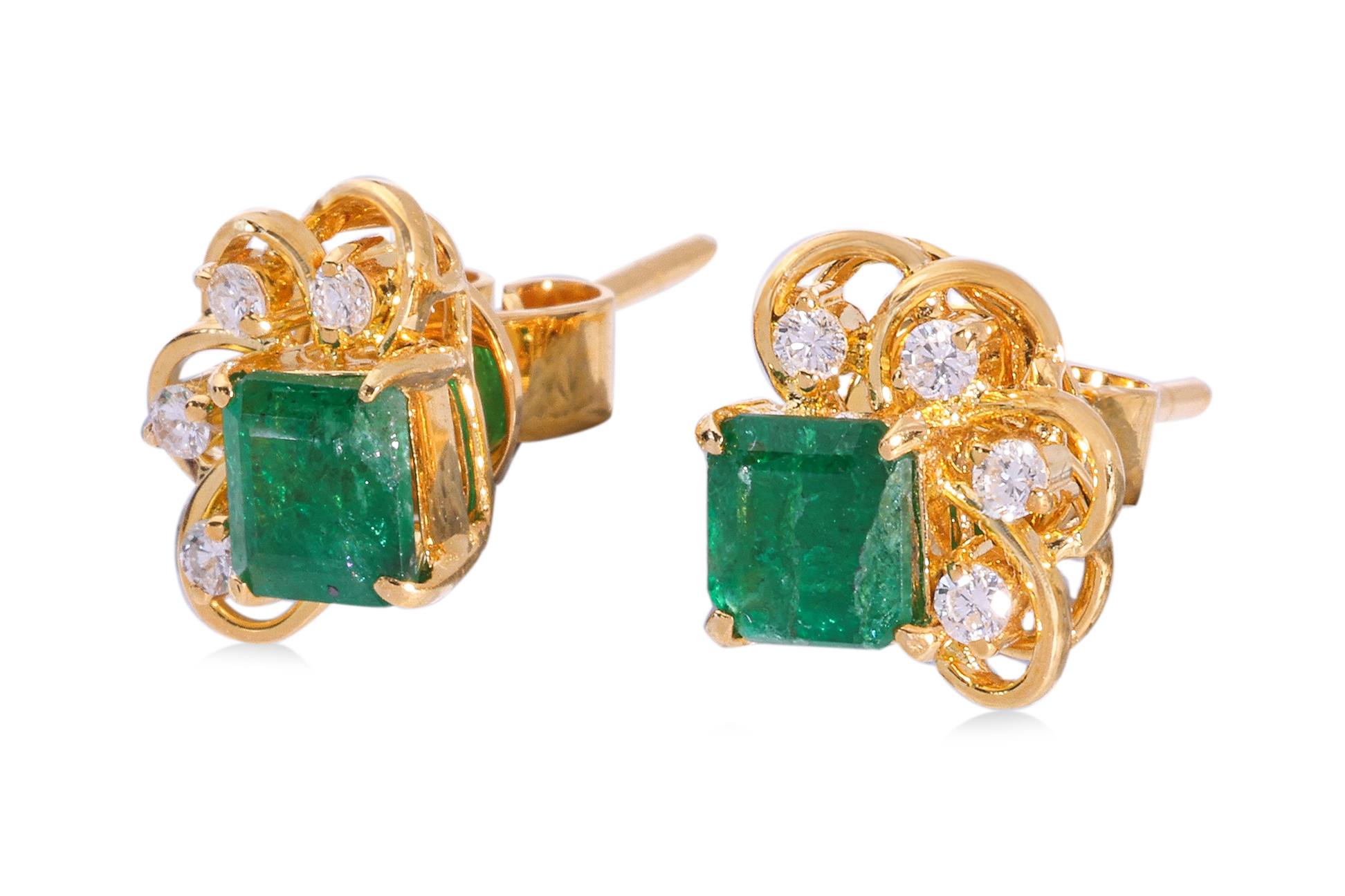A PAIR OF EMERALD AND DIAMOND STUD EARRINGS - Image 2 of 2