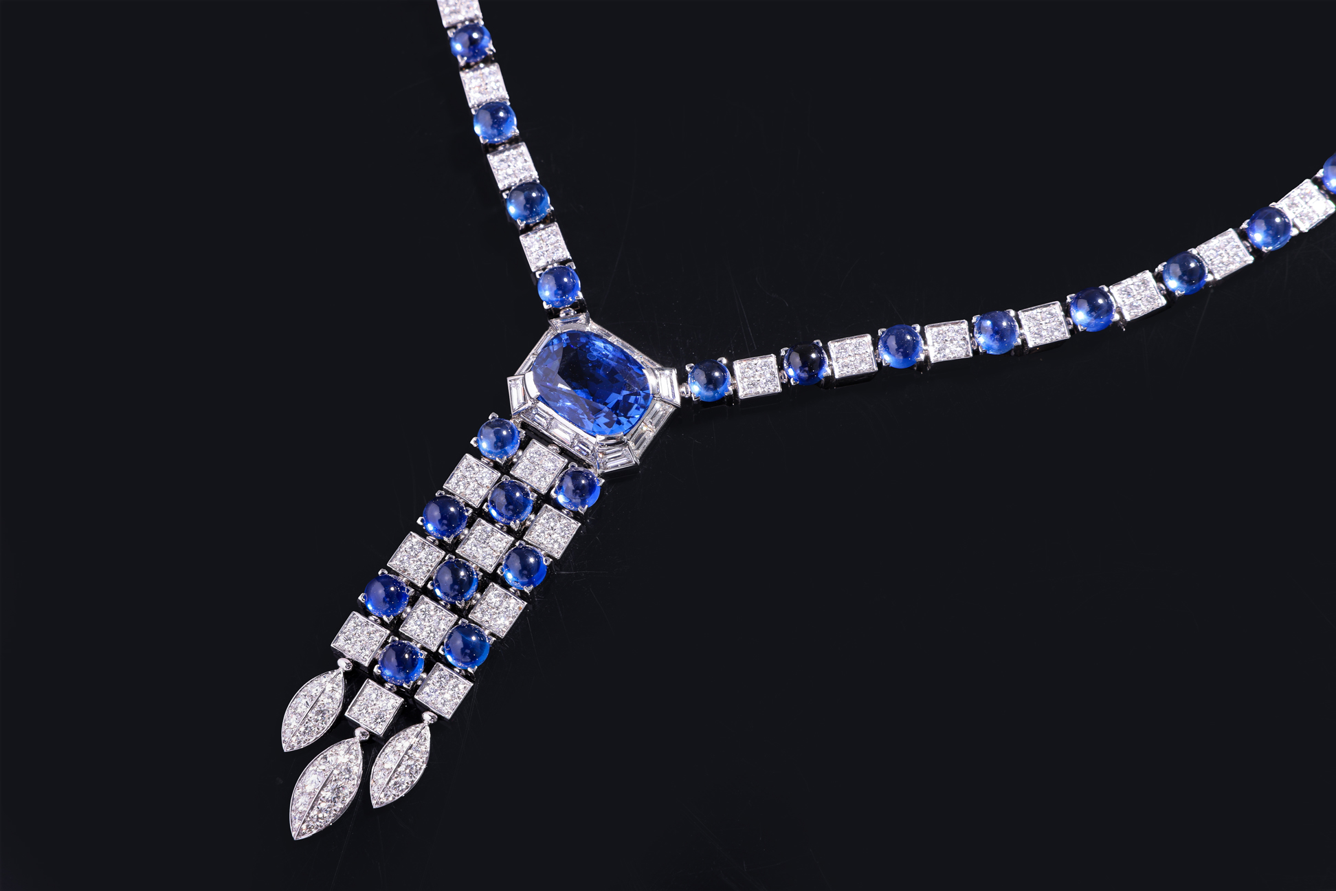 AN UNHEATED SRI LANKAN SAPPHIRE AND DIAMOND NECKLACE BY BULGARI - Image 4 of 13