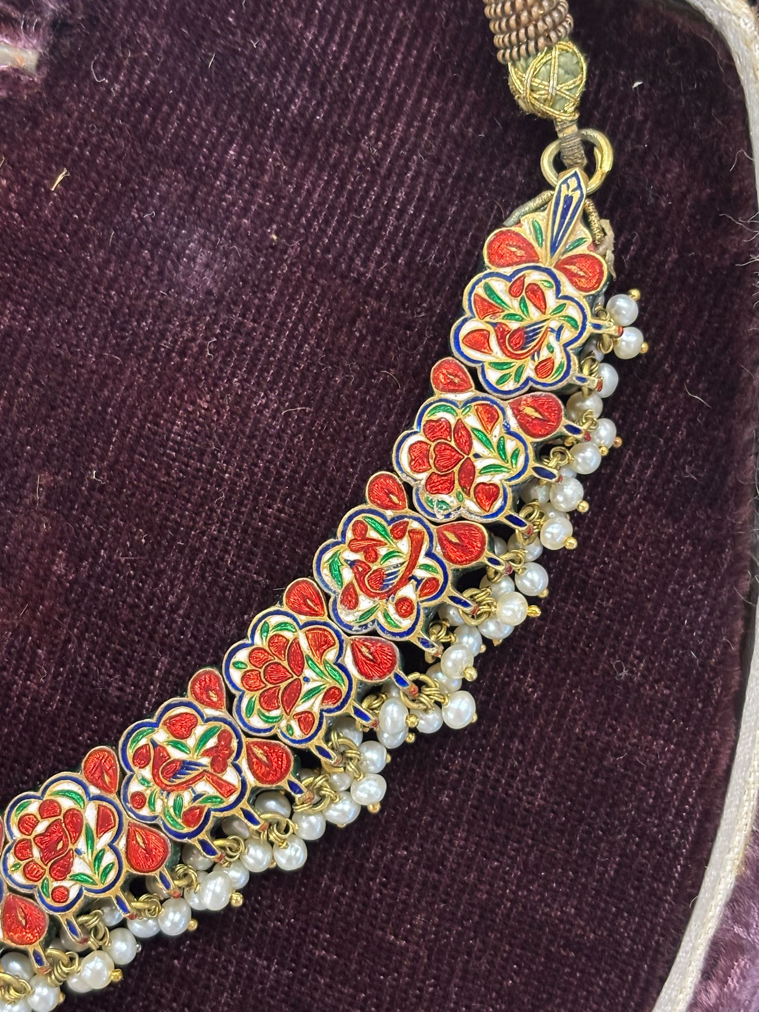 AN ANTIQUE INDIAN DIAMOND AND PEARL NECKLACE - Image 10 of 10