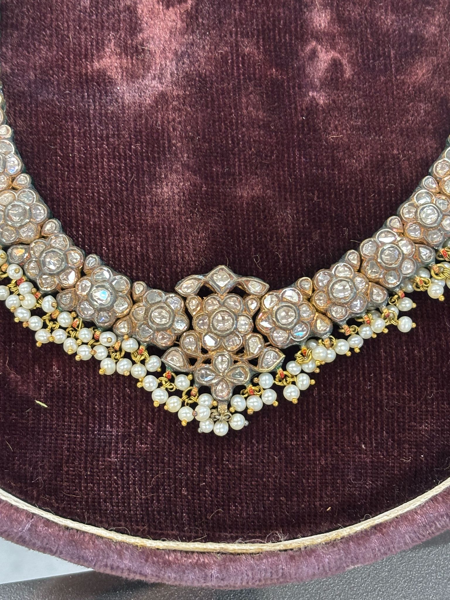 AN ANTIQUE INDIAN DIAMOND AND PEARL NECKLACE - Image 6 of 10