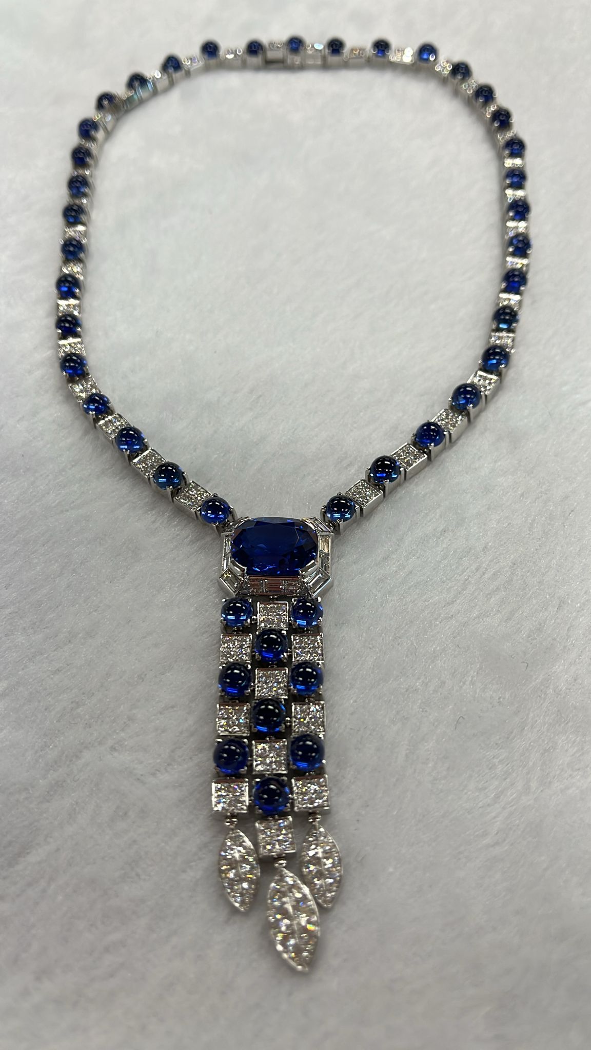 AN UNHEATED SRI LANKAN SAPPHIRE AND DIAMOND NECKLACE BY BULGARI - Image 11 of 13