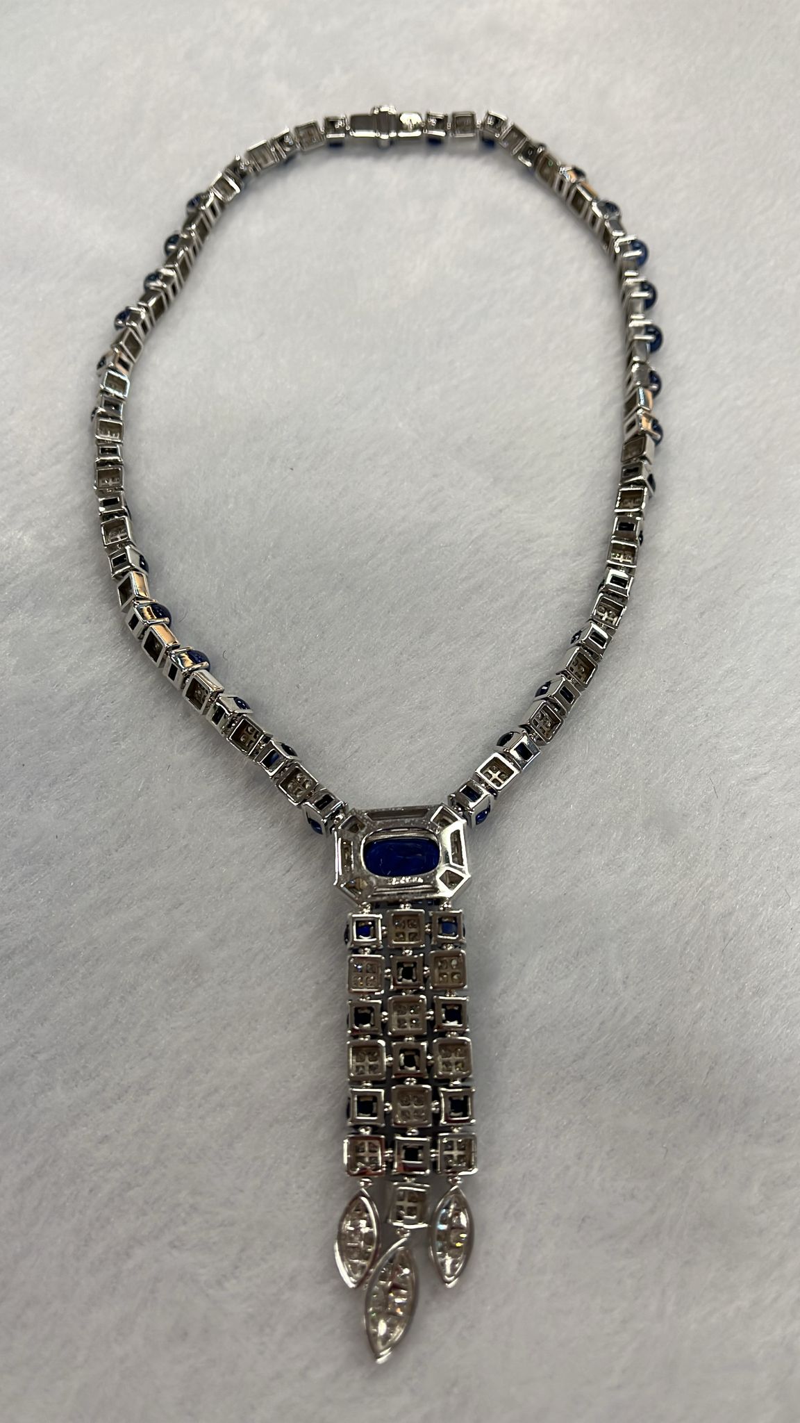 AN UNHEATED SRI LANKAN SAPPHIRE AND DIAMOND NECKLACE BY BULGARI - Image 12 of 13