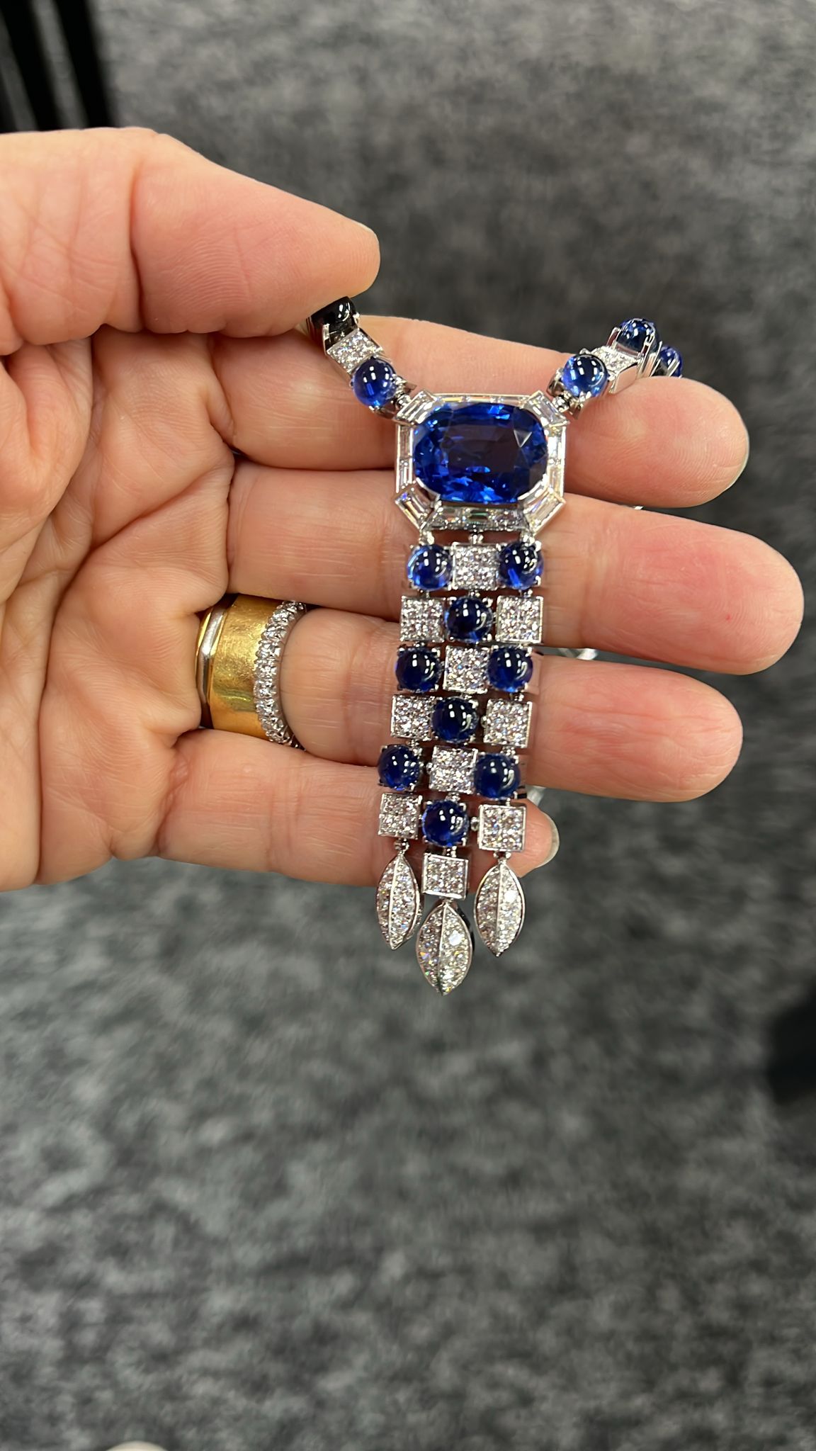 AN UNHEATED SRI LANKAN SAPPHIRE AND DIAMOND NECKLACE BY BULGARI - Image 13 of 13