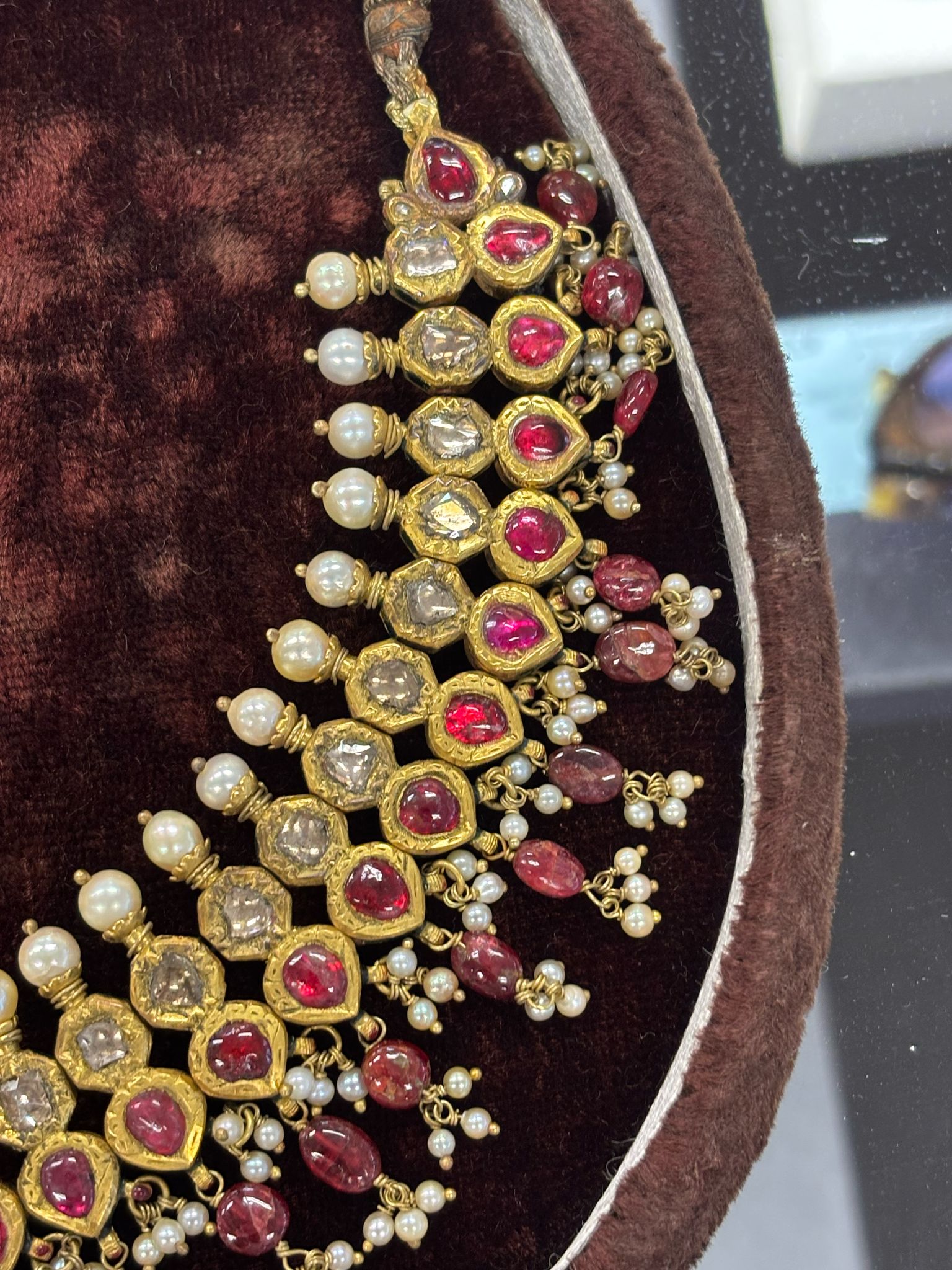 AN INDIAN RUBY, DIAMOND AND PEARL CHOKER - Image 7 of 11