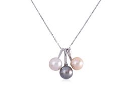 A MULTI COLOUR SOUTH SEA CULTURED PEARL PENDANT ON CHAIN