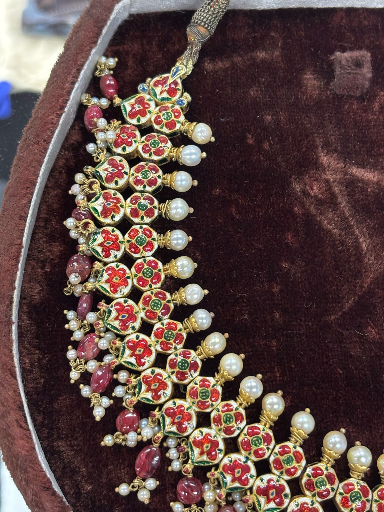 AN INDIAN RUBY, DIAMOND AND PEARL CHOKER - Image 8 of 11