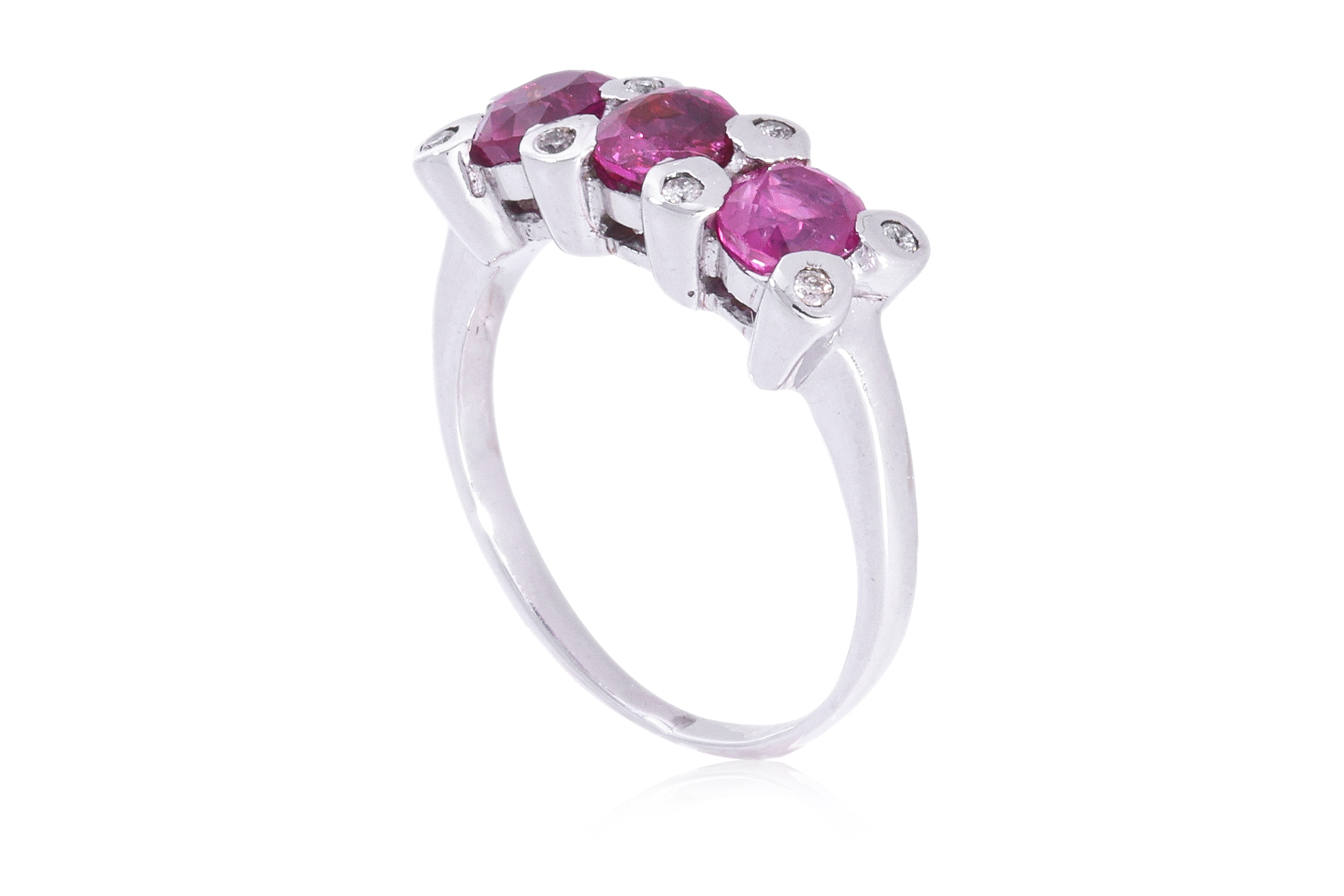 AN UNHEATED BURMESE RUBY AND DIAMOND RING - Image 2 of 4
