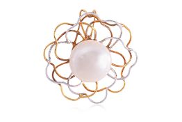 A CULTURED PEARL PENDANT