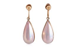 A PAIR OF MABE CULTURED PEARL SCREW-BACK EARRINGS