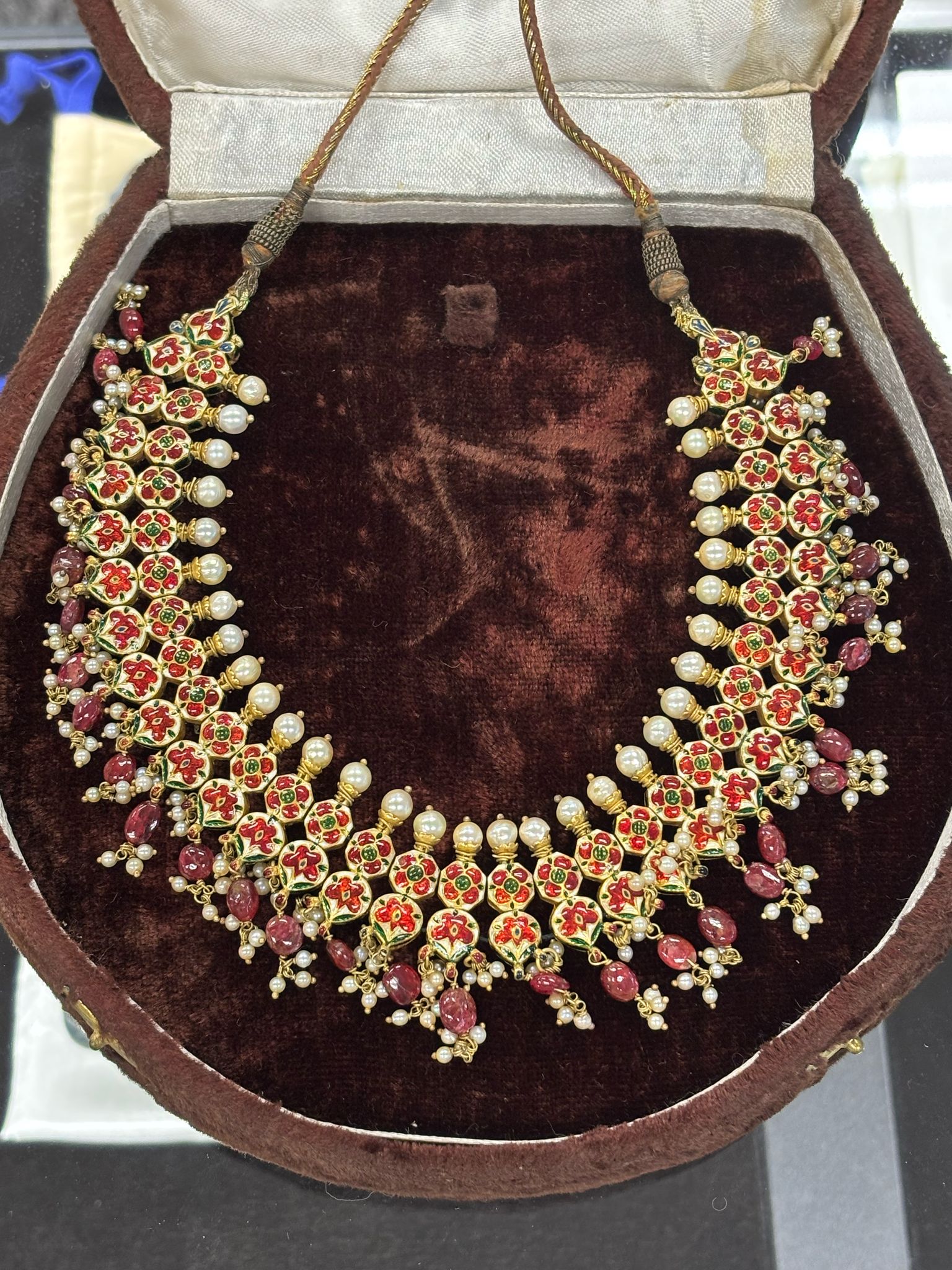 AN INDIAN RUBY, DIAMOND AND PEARL CHOKER - Image 4 of 11