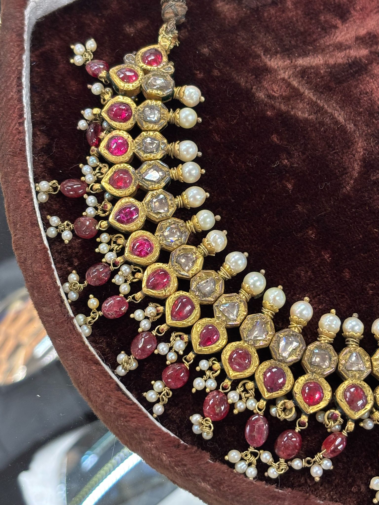 AN INDIAN RUBY, DIAMOND AND PEARL CHOKER - Image 5 of 11