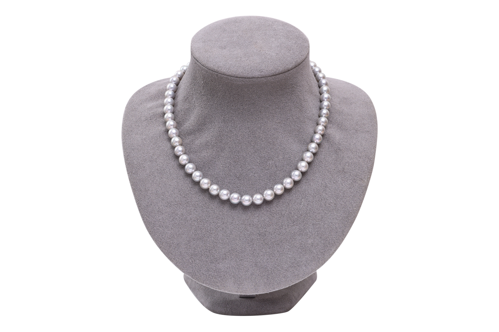 AN AKOYA CULTURED PEARL NECKLACE