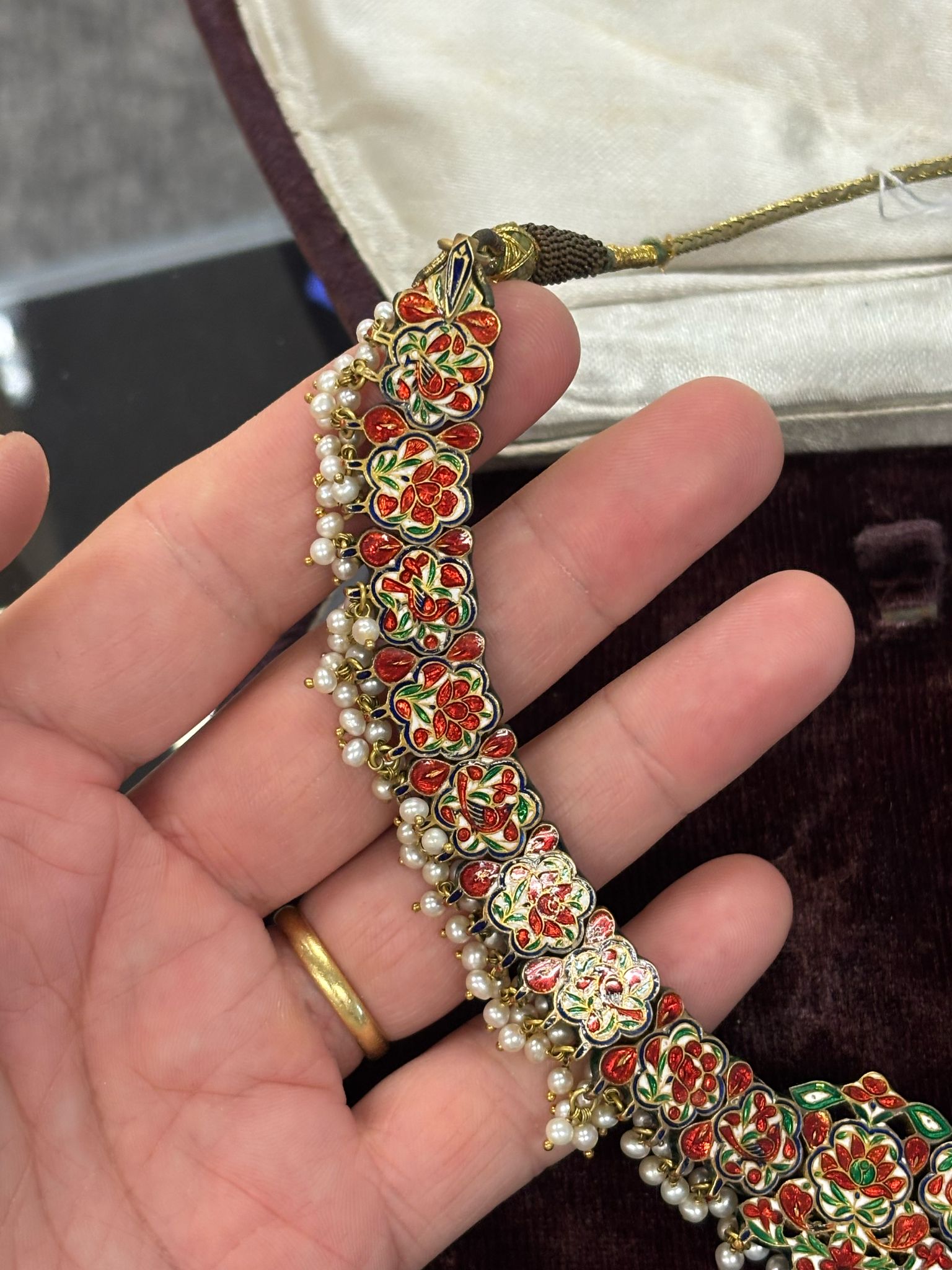 AN ANTIQUE INDIAN DIAMOND AND PEARL NECKLACE - Image 8 of 10