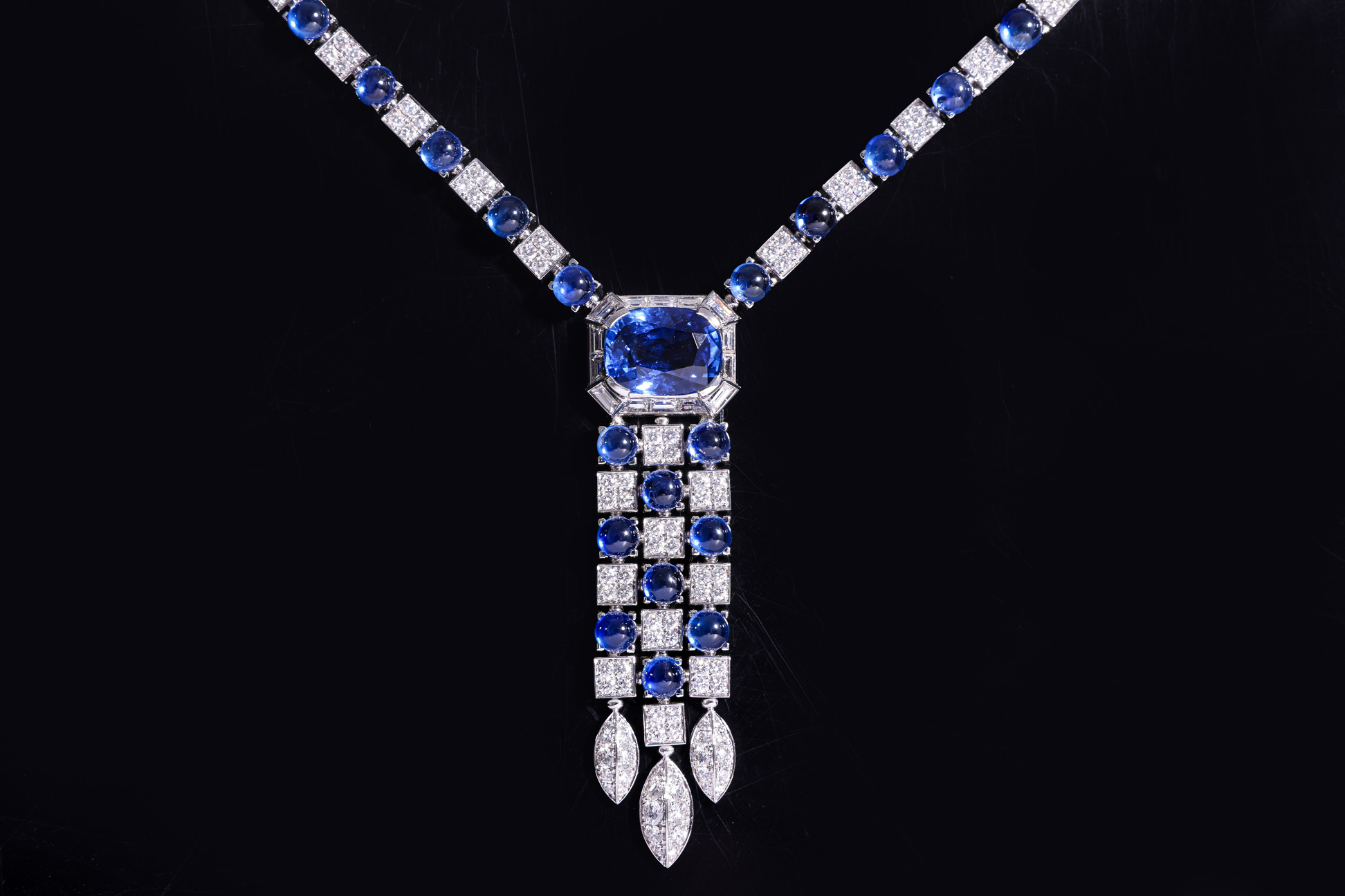AN UNHEATED SRI LANKAN SAPPHIRE AND DIAMOND NECKLACE BY BULGARI - Image 5 of 13