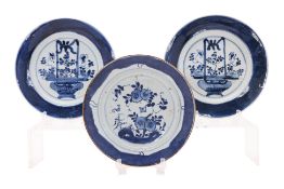 A GROUP OF THREE BLUE AND WHITE PORCELAIN PLATES